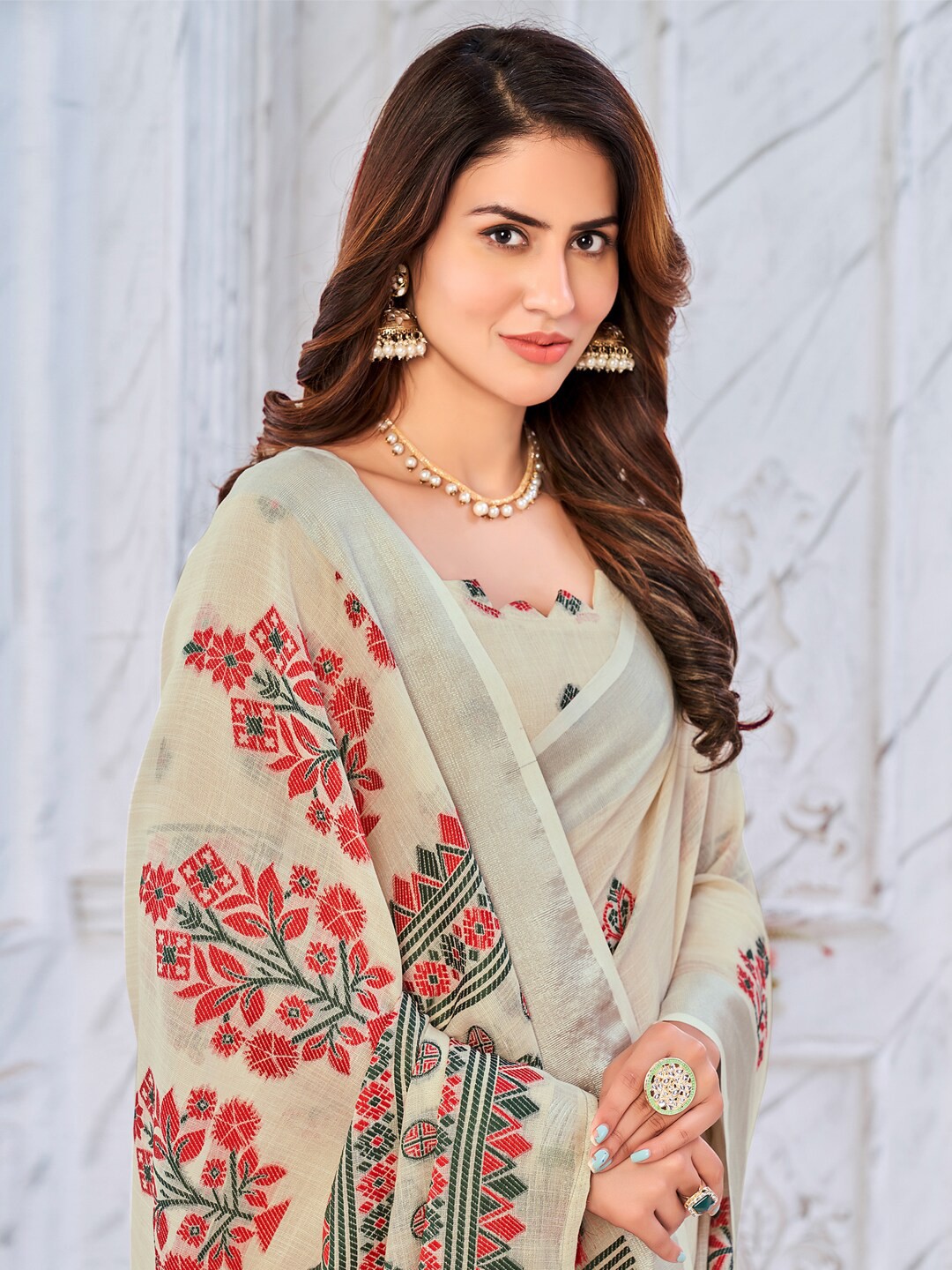

Sangria Floral Embroidered Saree, Cream