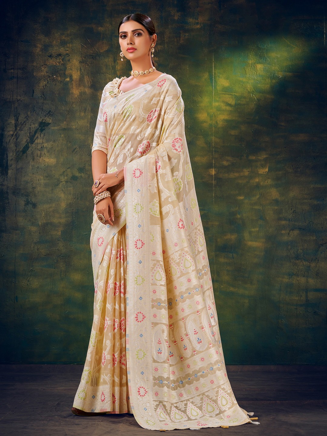 

Sangria Woven Design Saree With Blouse, Cream