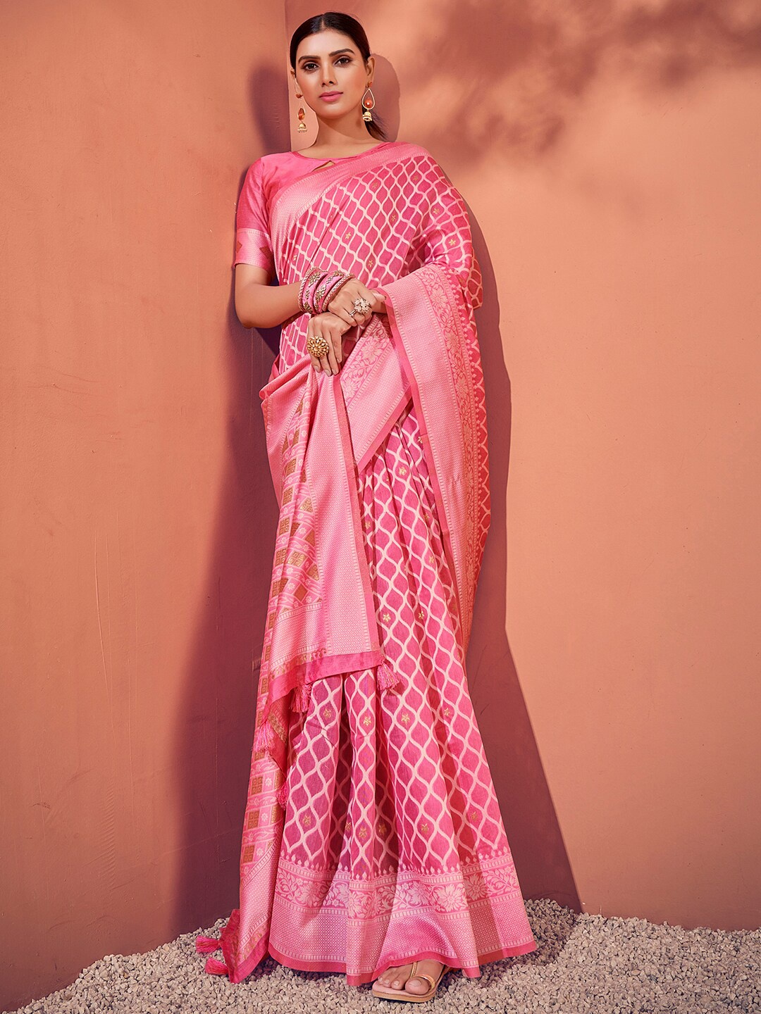 

Sangria Woven Design Saree With Blouse Piece, Pink