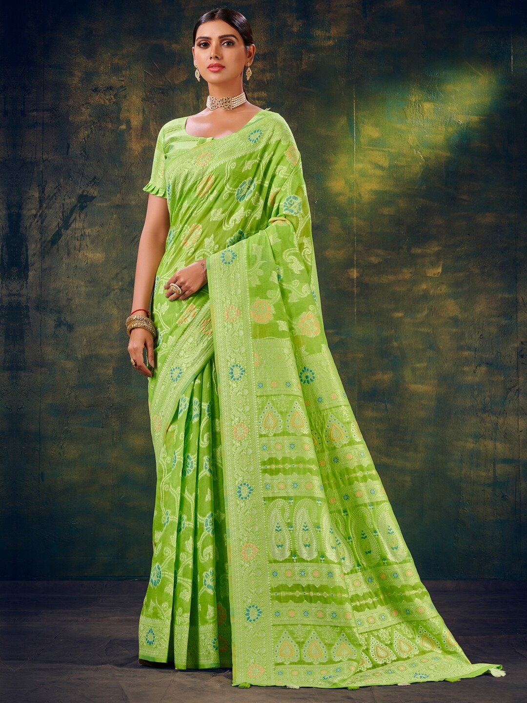 

Sangria Green Ethnic Motifs Woven Design Zari Banarasi Saree