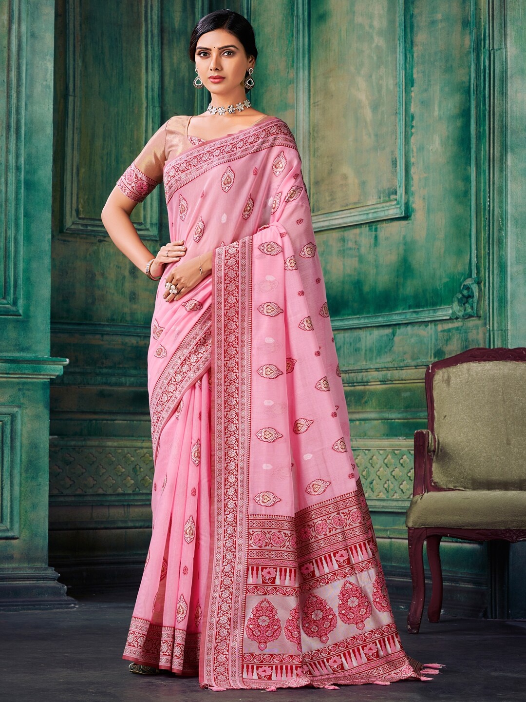 

Sangria Ethnic Motifs Woven Design Banarasi Saree With Blouse Piece, Pink