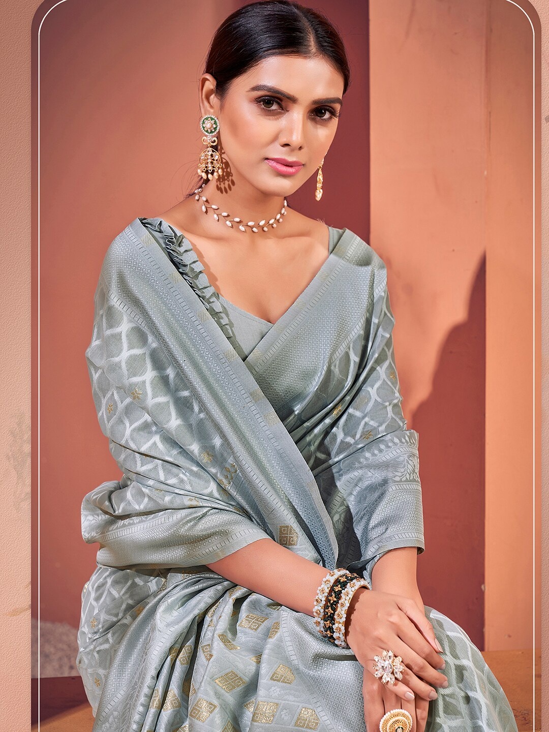 

Sangria Geometric Woven Design Saree With Blouse Piece, Grey