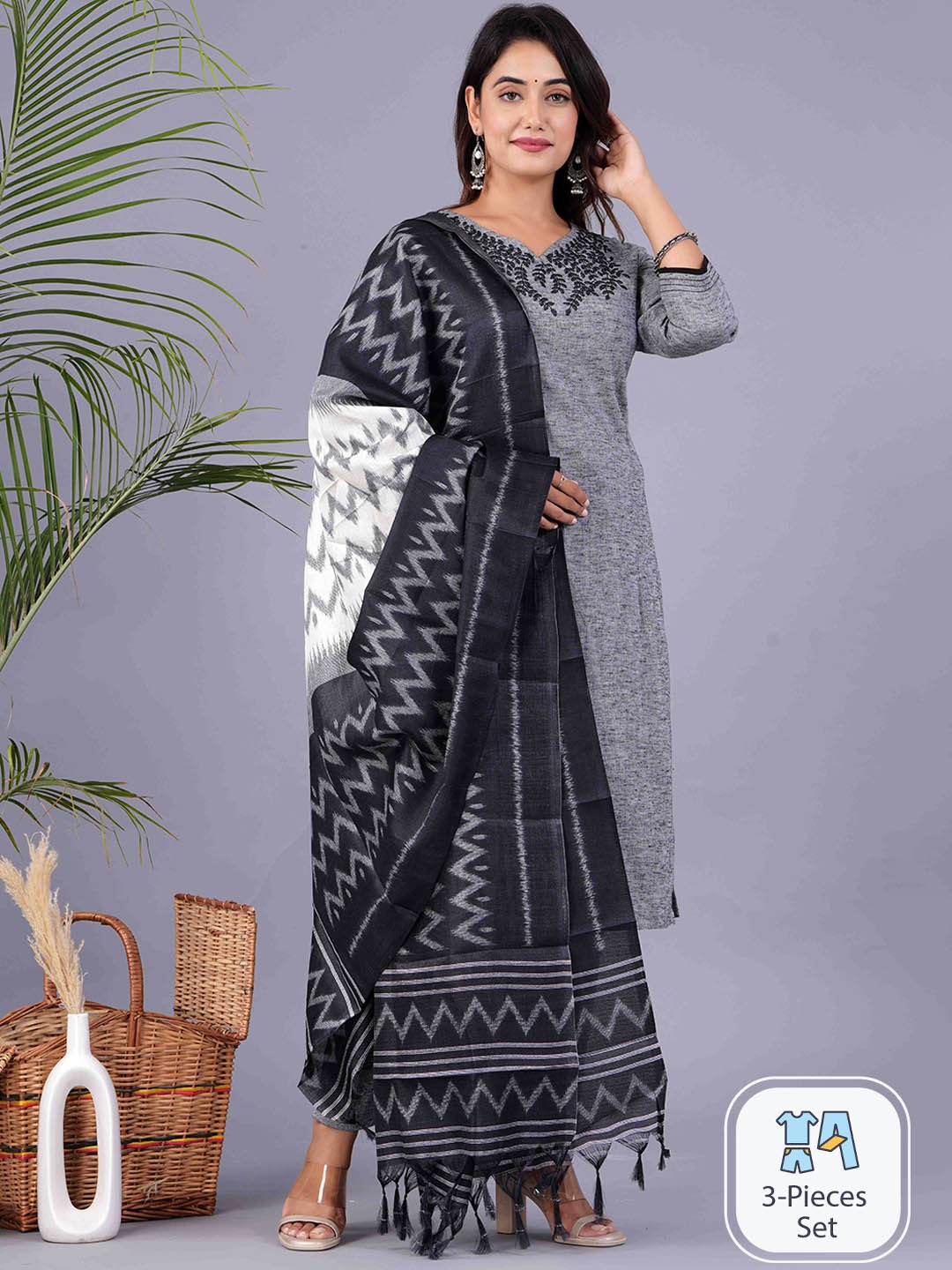 

PARCHHAI Floral Embroidered Regular Thread Work Kurta With Trousers & Dupatta, Grey
