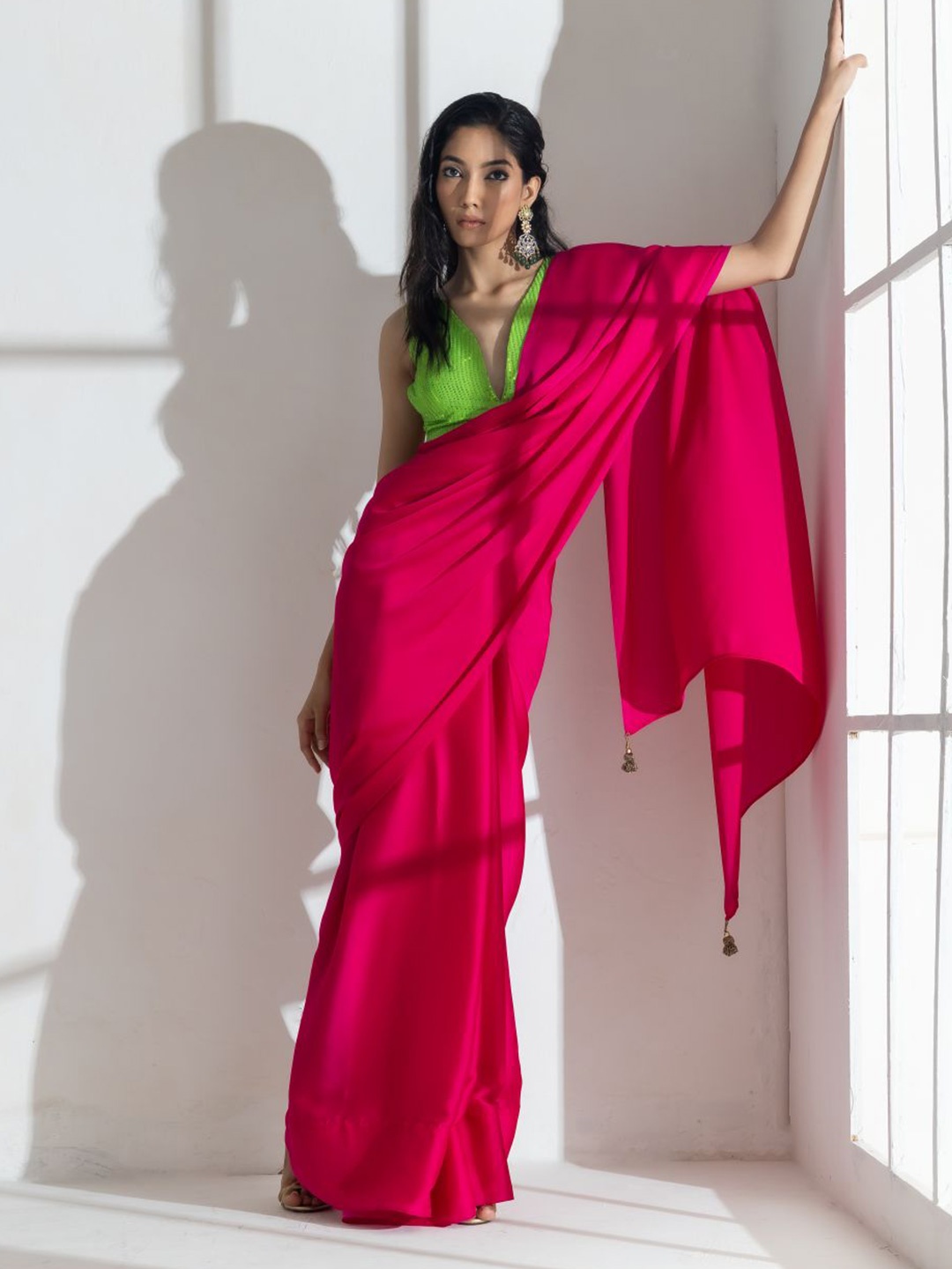 

Swtantra Solid Satin Saree, Fuchsia