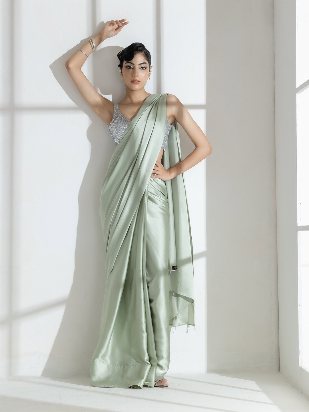 

Swtantra Solid Satin Saree, Green