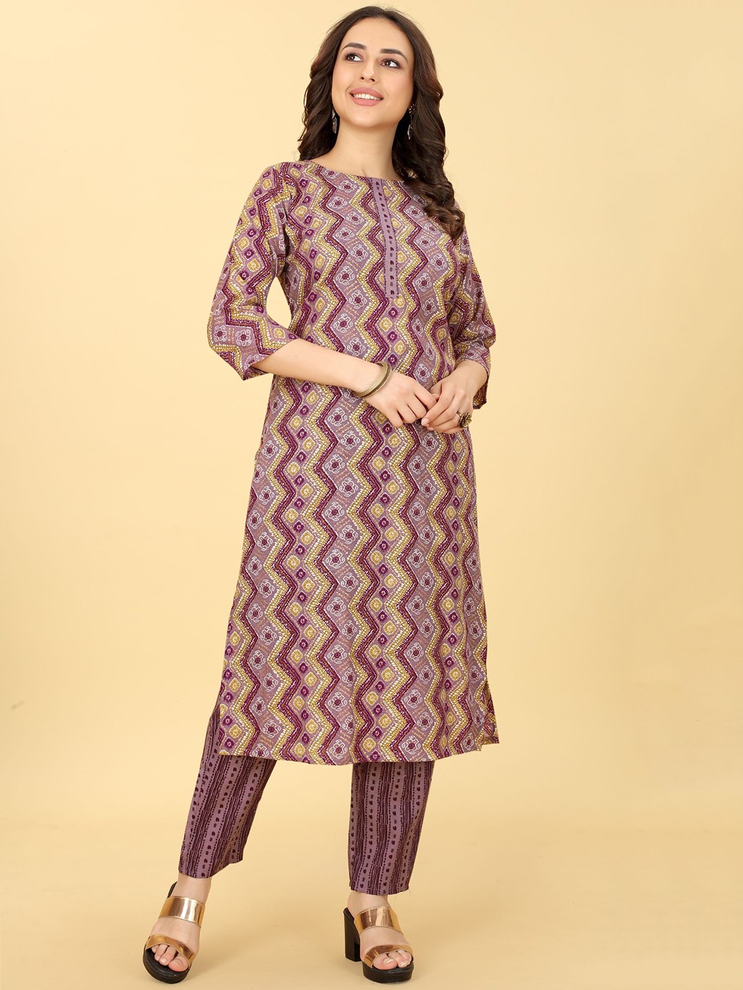 

Bridha Ethnic Motif Printed Regular Kurta With Trousers, Burgundy