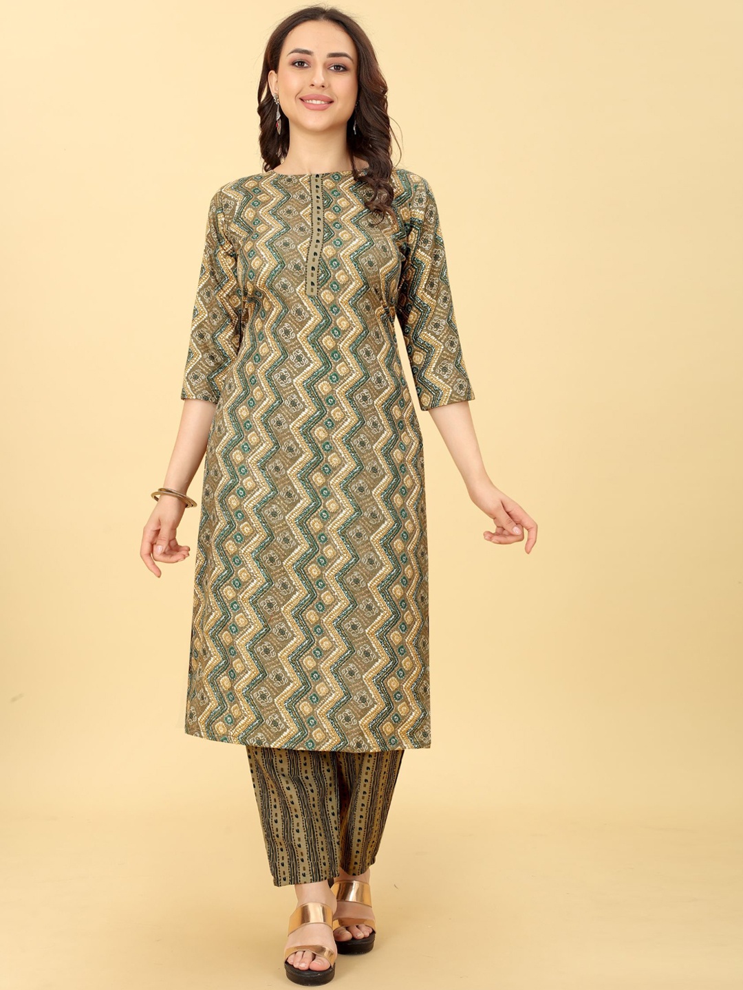 

Bridha Ethnic Motif Printed Regular Kurta With Trousers, Green