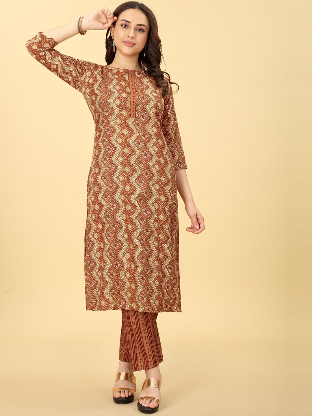 

Bridha Ethnic Motif Printed Regular Kurta With Trousers, Brown