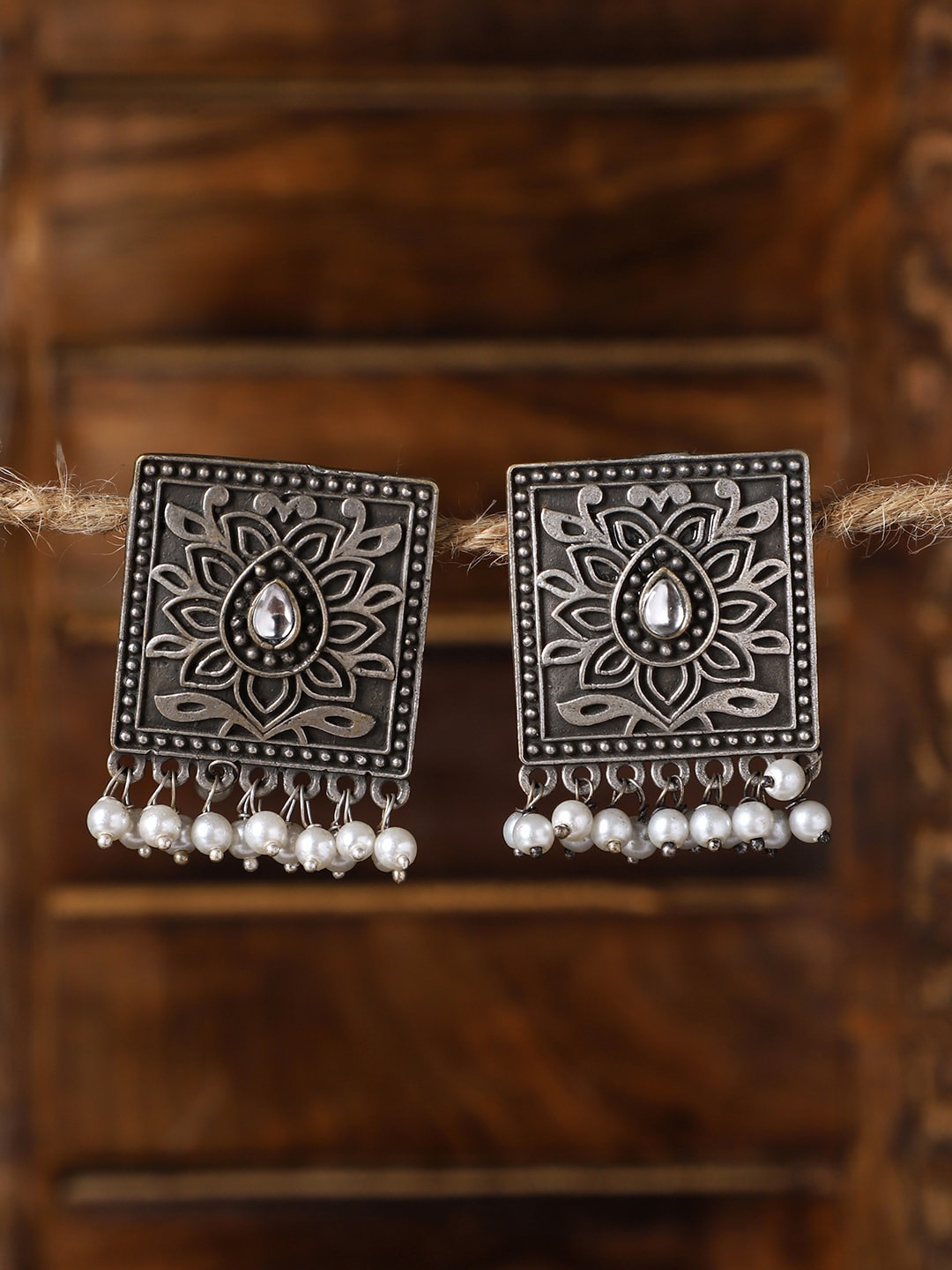 

VENI Silver-Plated Beads-Studded Contemporary Studs Earrings