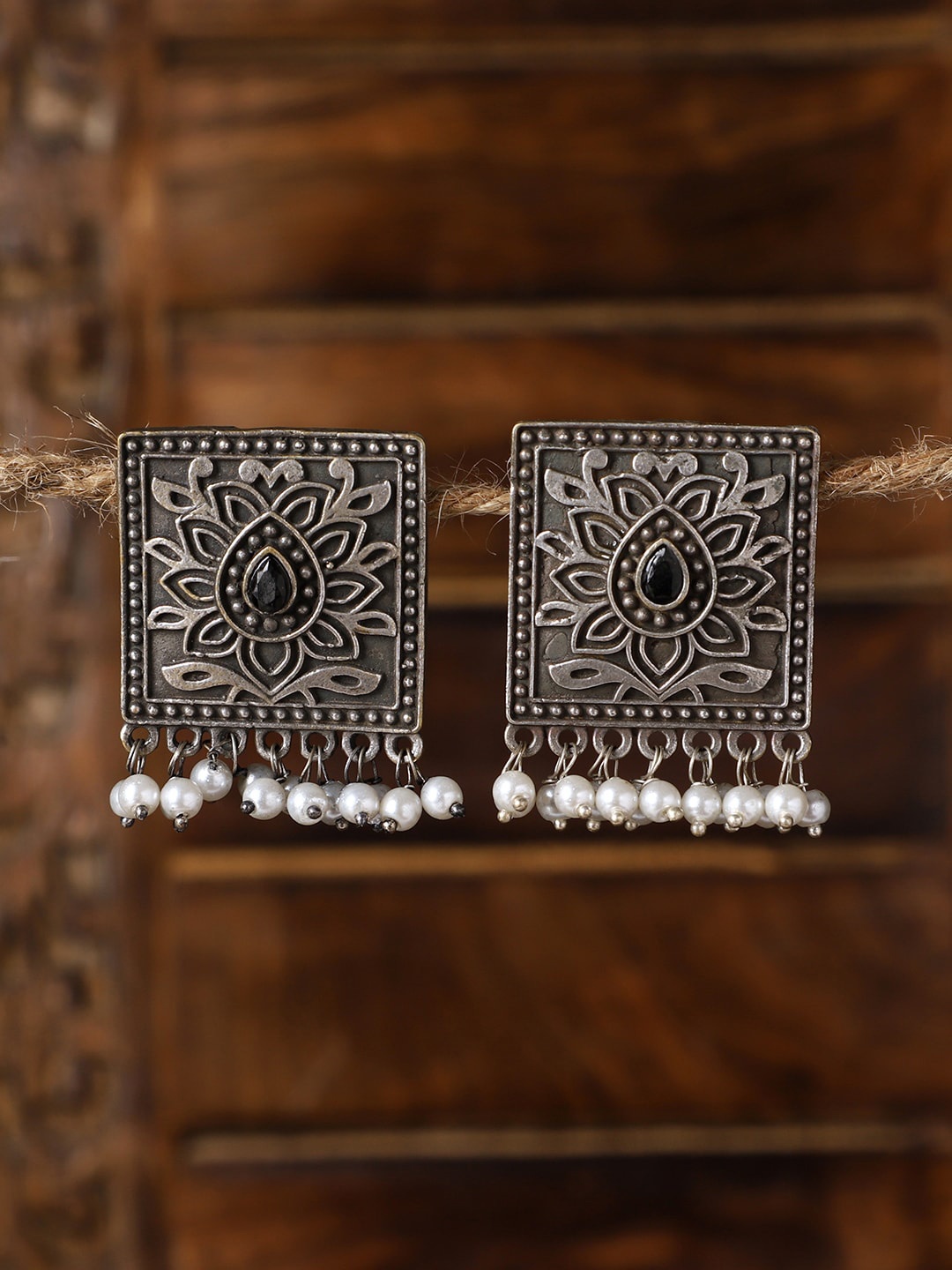 

VENI Silver-Plated Beads-Studded Contemporary Studs Earrings
