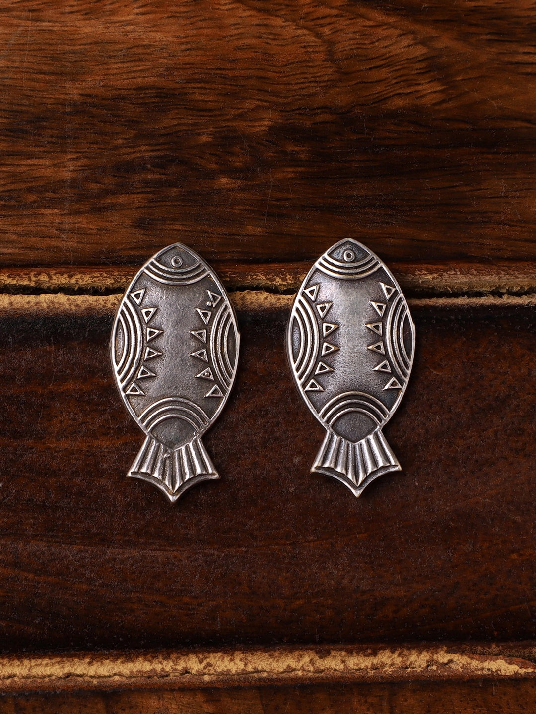 

VENI Silver-Plated Contemporary Studs Earrings
