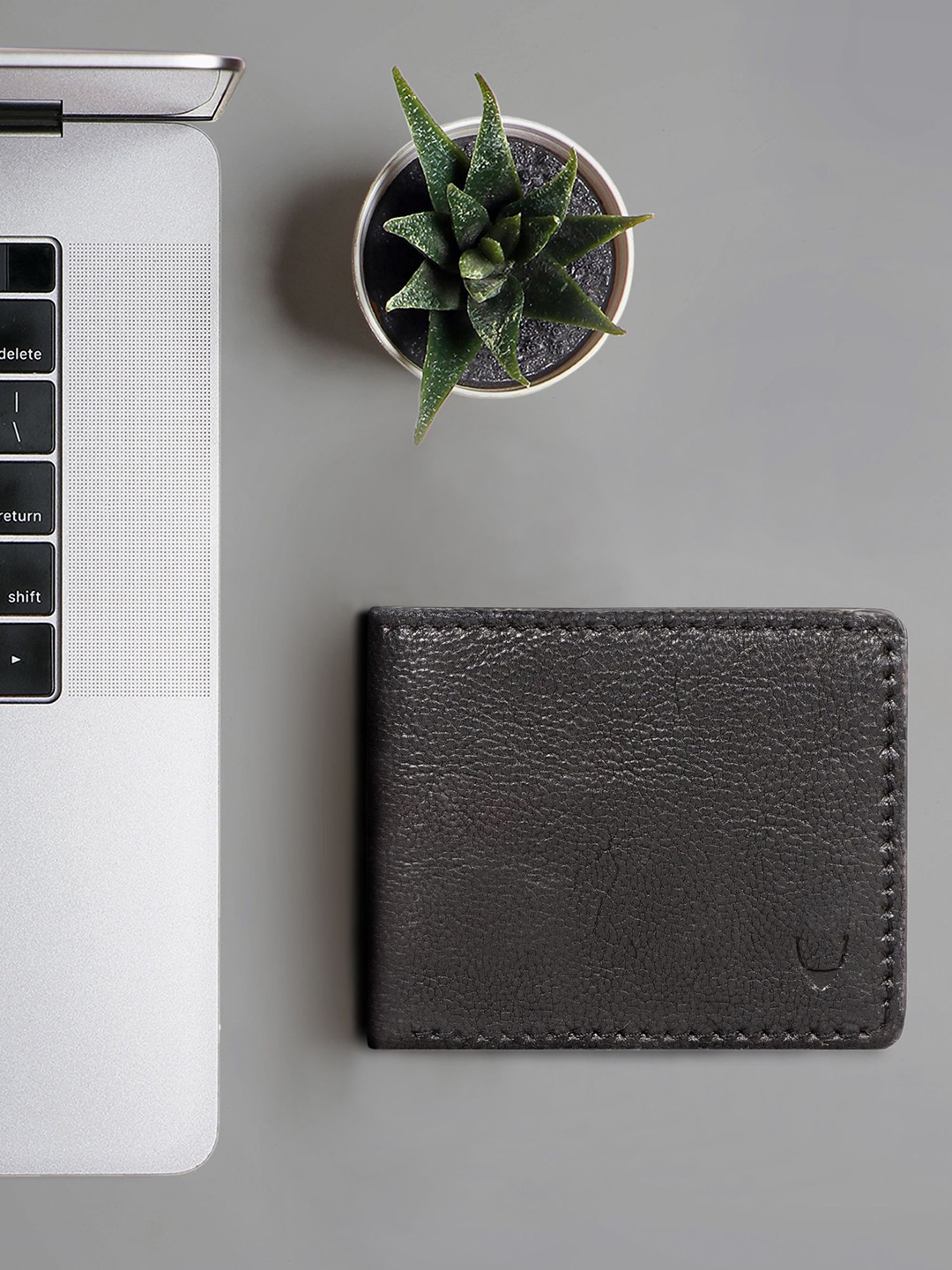 

Hidesign Men Textured Leather Two Fold Wallet, Black