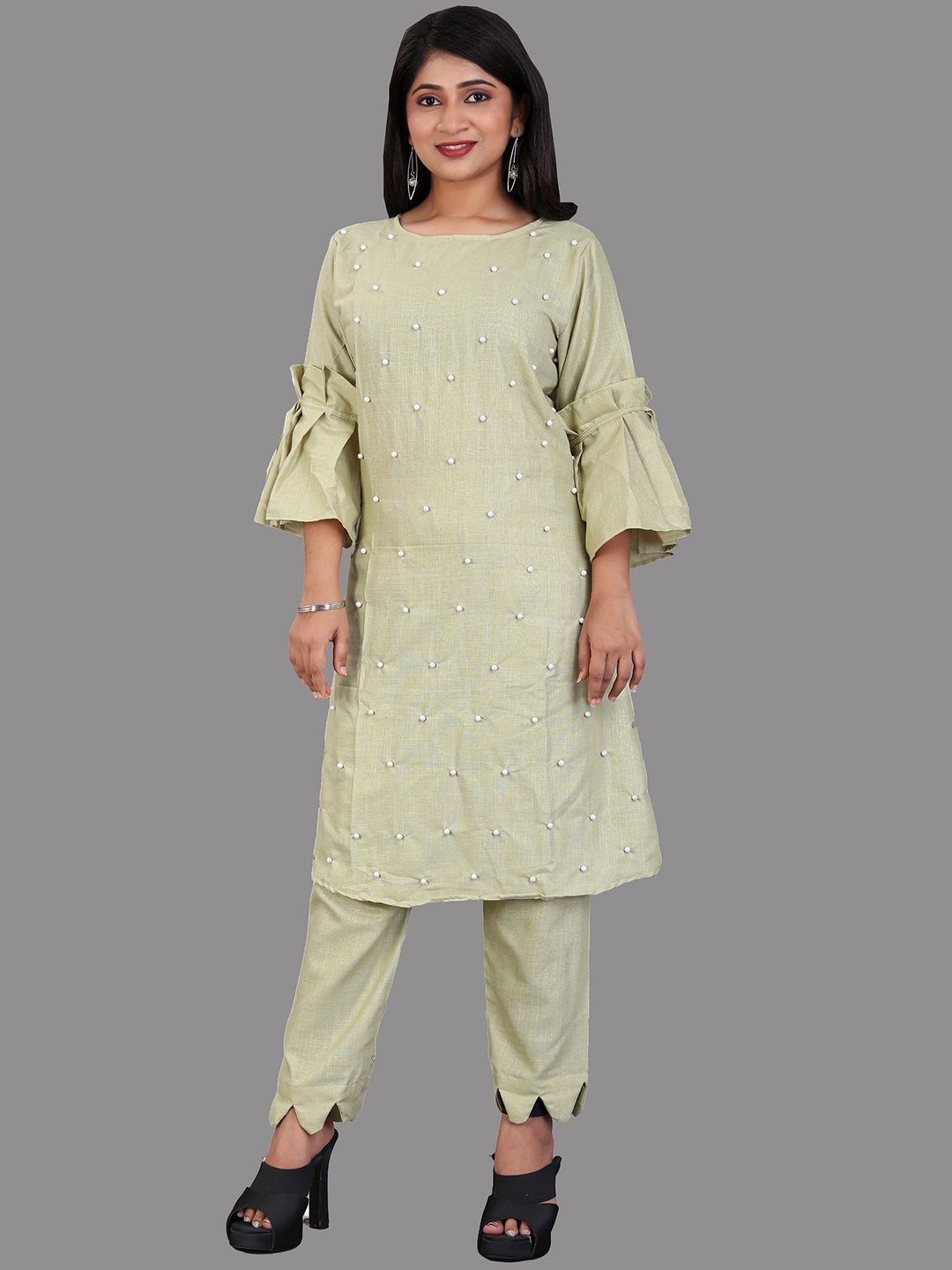 

APNISHA Beads and Stones Embellished Kurta with Pyjamas, Green