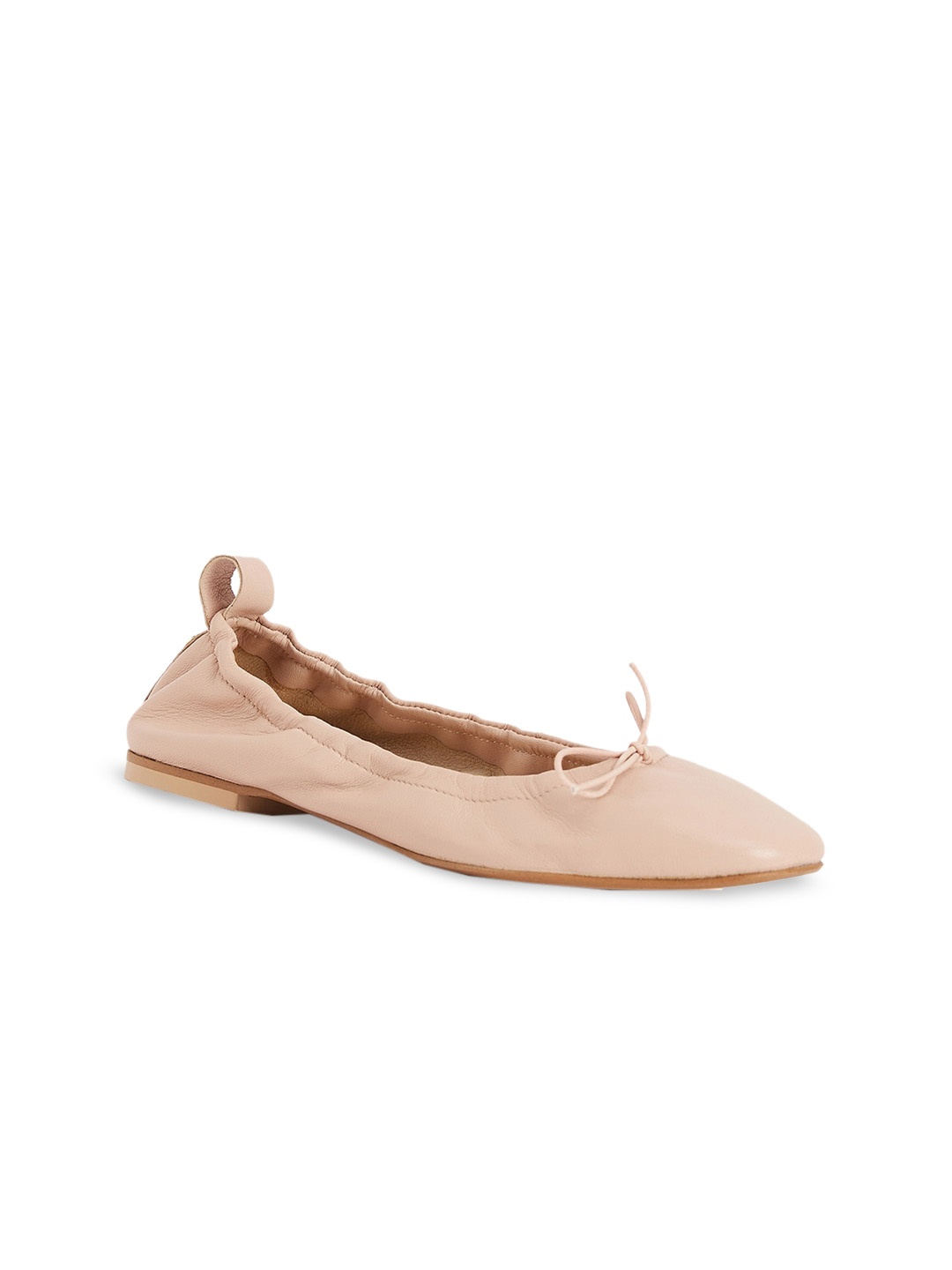 

Peach Flores Round Toe Leather Ballerinas, Nude