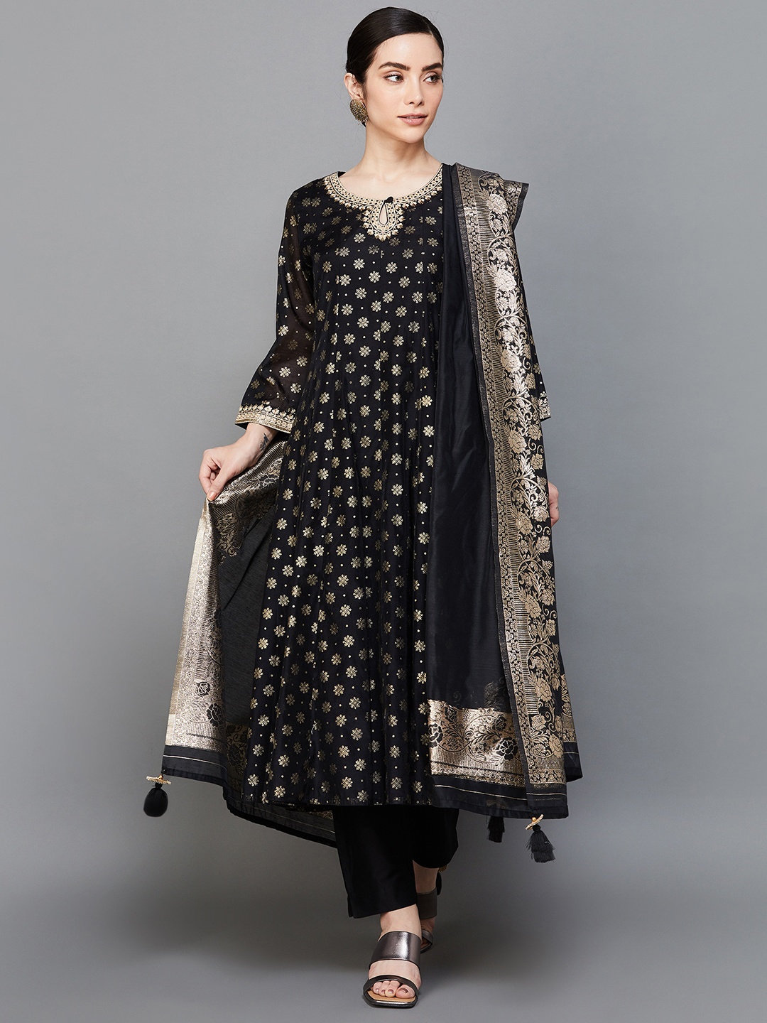 

Melange by Lifestyle Floral Printed Regular Panelled Kurta With Trousers & Dupatta, Black