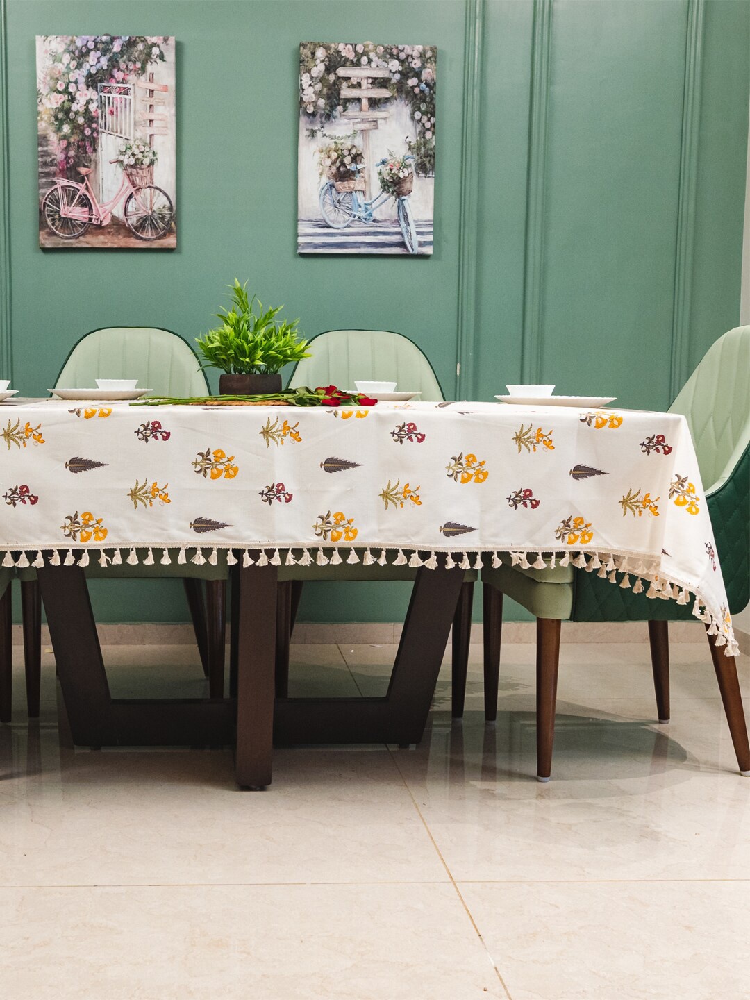 

URBAN SPACE Yellow & White Floral Printed Pure Cotton 6-Seater Table Covers