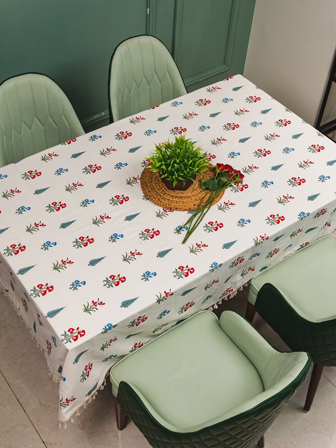 

URBAN SPACE Red & White Floral Printed Pure Cotton 4-Seater Table Covers