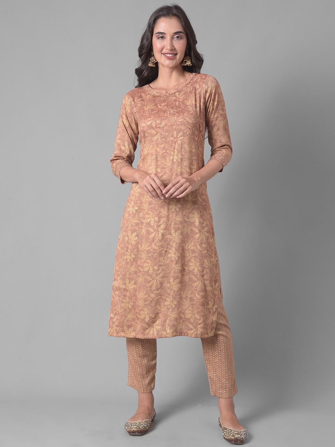 

Dollar Missy Floral Embroidered Thread Work Detailed Kurta with Trousers, Pink