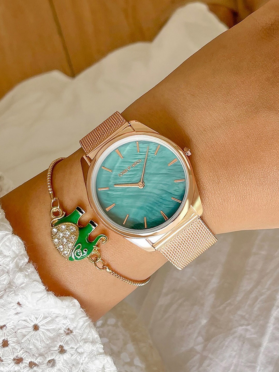 

JOKER & WITCH Women Watch & Bracelet Set Gift Set JWBS739, Rose gold