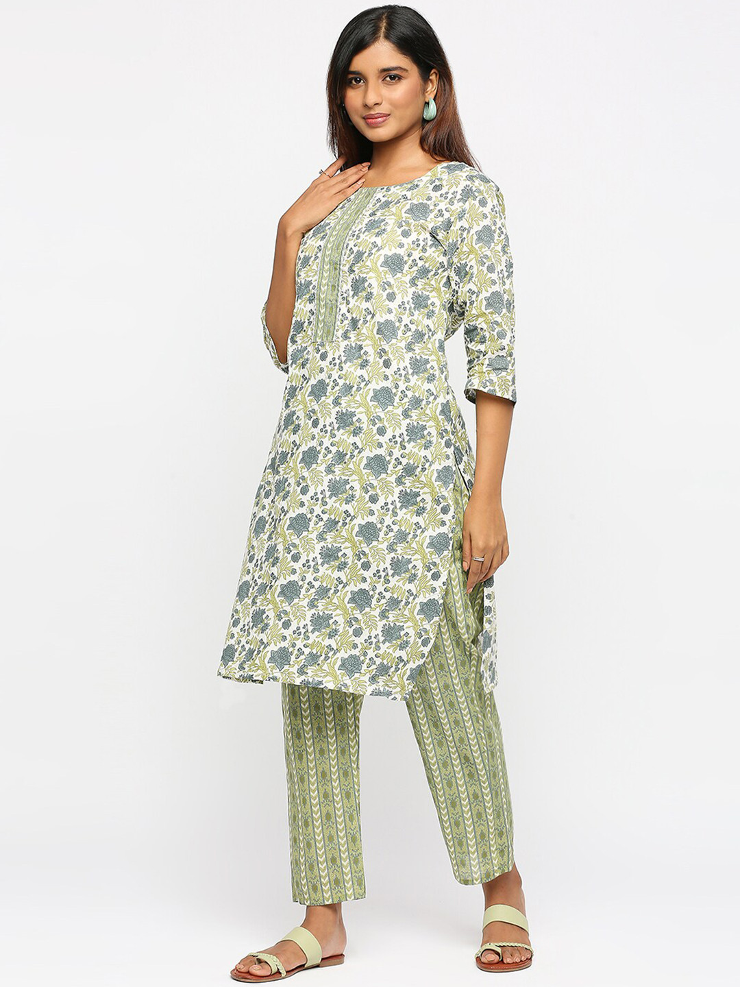 

ZRI Floral Printed Pure Cotton Kurta With Trousers, White
