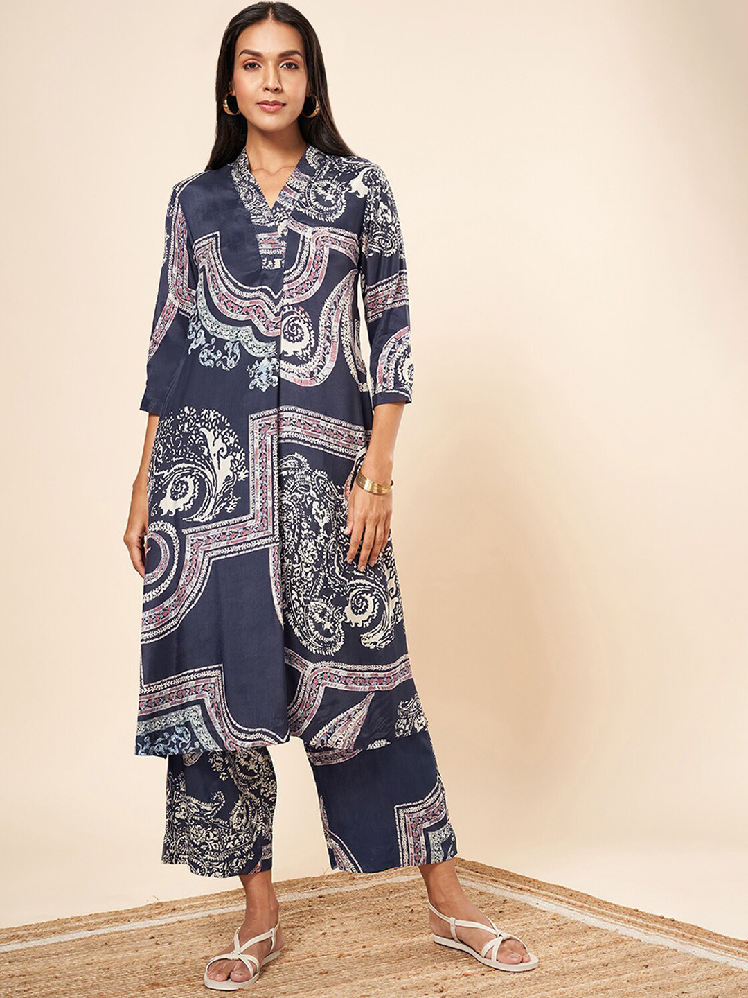 

Marigold Lane Ethnic Motifs Printed Regular Linen Kurta With Trousers, Navy blue