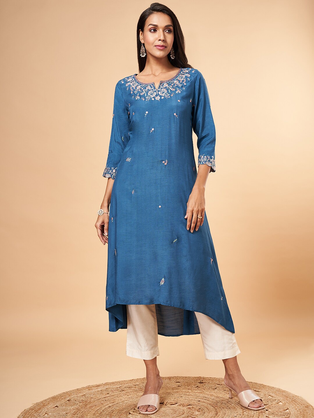 

Marigold Lane Floral Embroidered Round Neck High Low Kurta, Blue