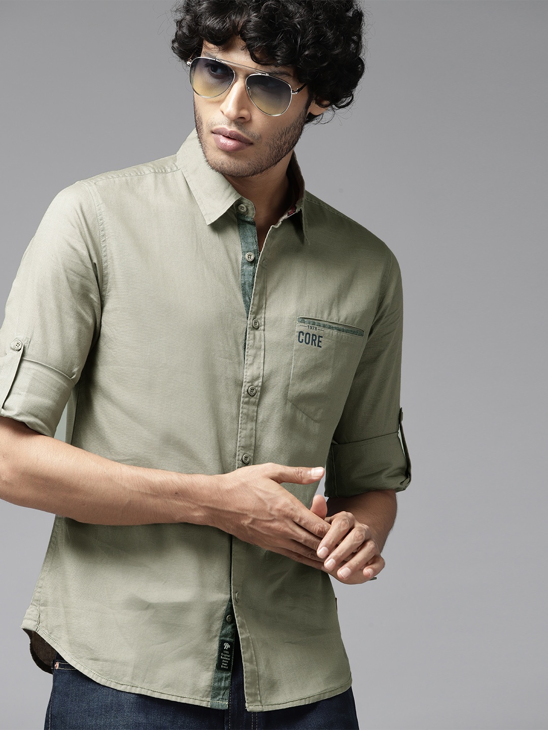 

Roadster Men Classic Opaque Roll-Up Sleeves Linen Casual Shirt, Grey