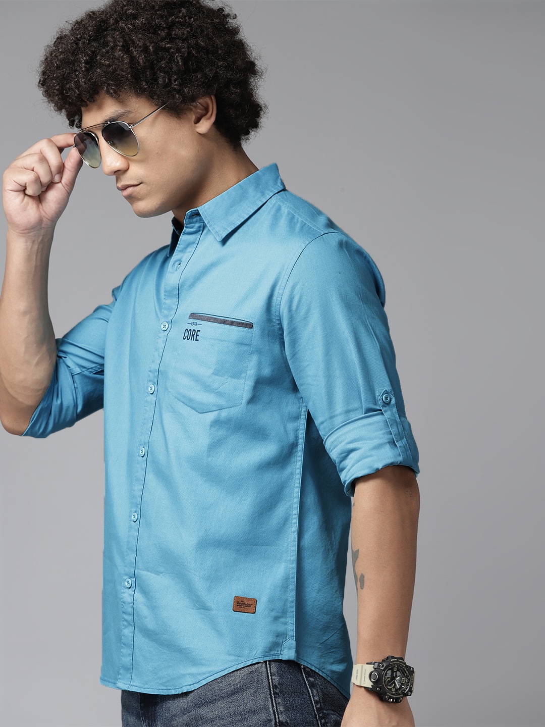 

Roadster Men Classic Opaque Roll-Up Sleeves Linen Casual Shirt, Blue