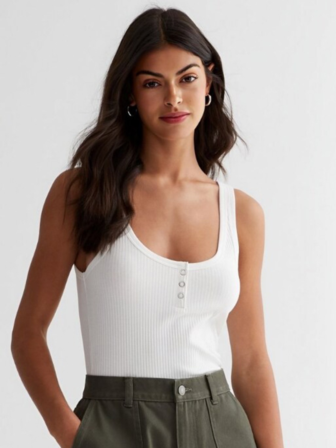 

SIGHTBOMB Scoop Neck Shoulder Straps Cotton Fitted Crop Top, White
