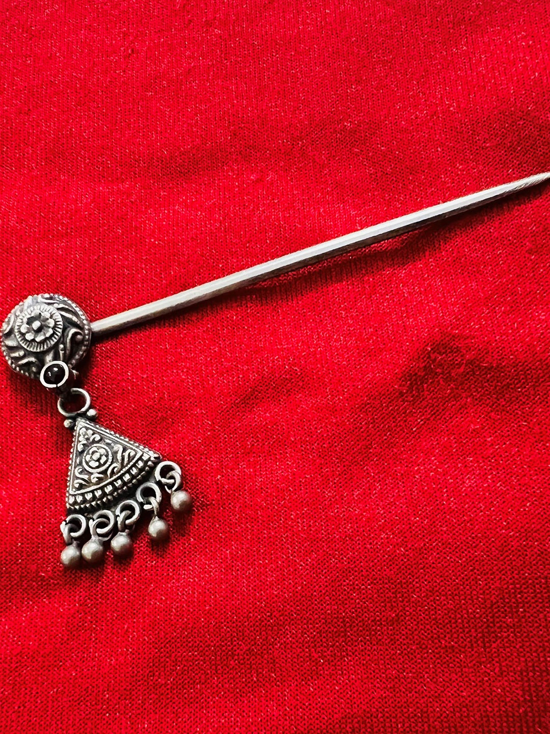 

Arte Jewels Sterling Silver Oxidized Stone Studded Juda Hairstick