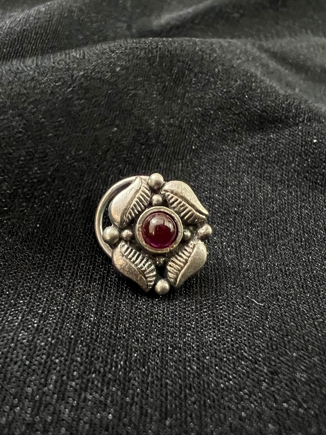 

Arte Jewels Sterling Silver Stone Studded Nosepin