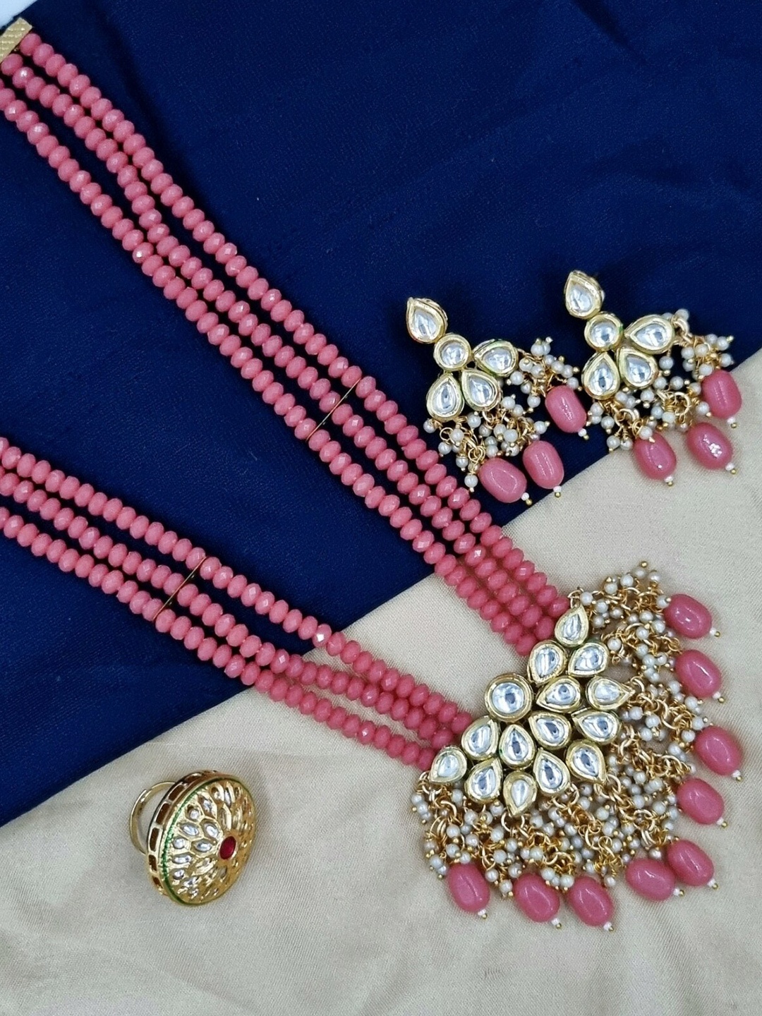 

Anouk Gold Plated Kundan Studded & Beaded Jewellery Set