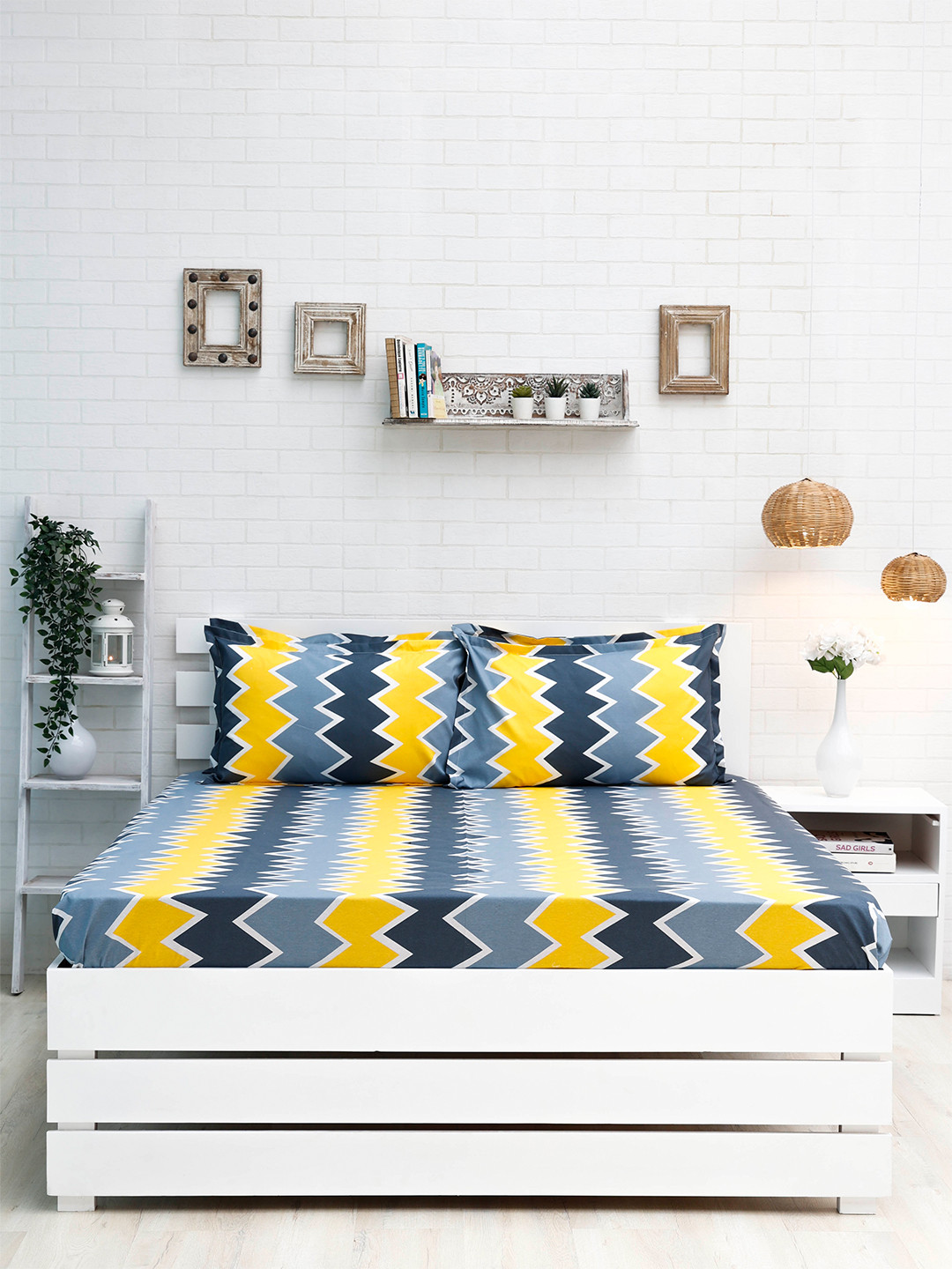 

Ariana Yellow & Grey Printed 144 TC King Bedsheet with 2 Pillow Covers