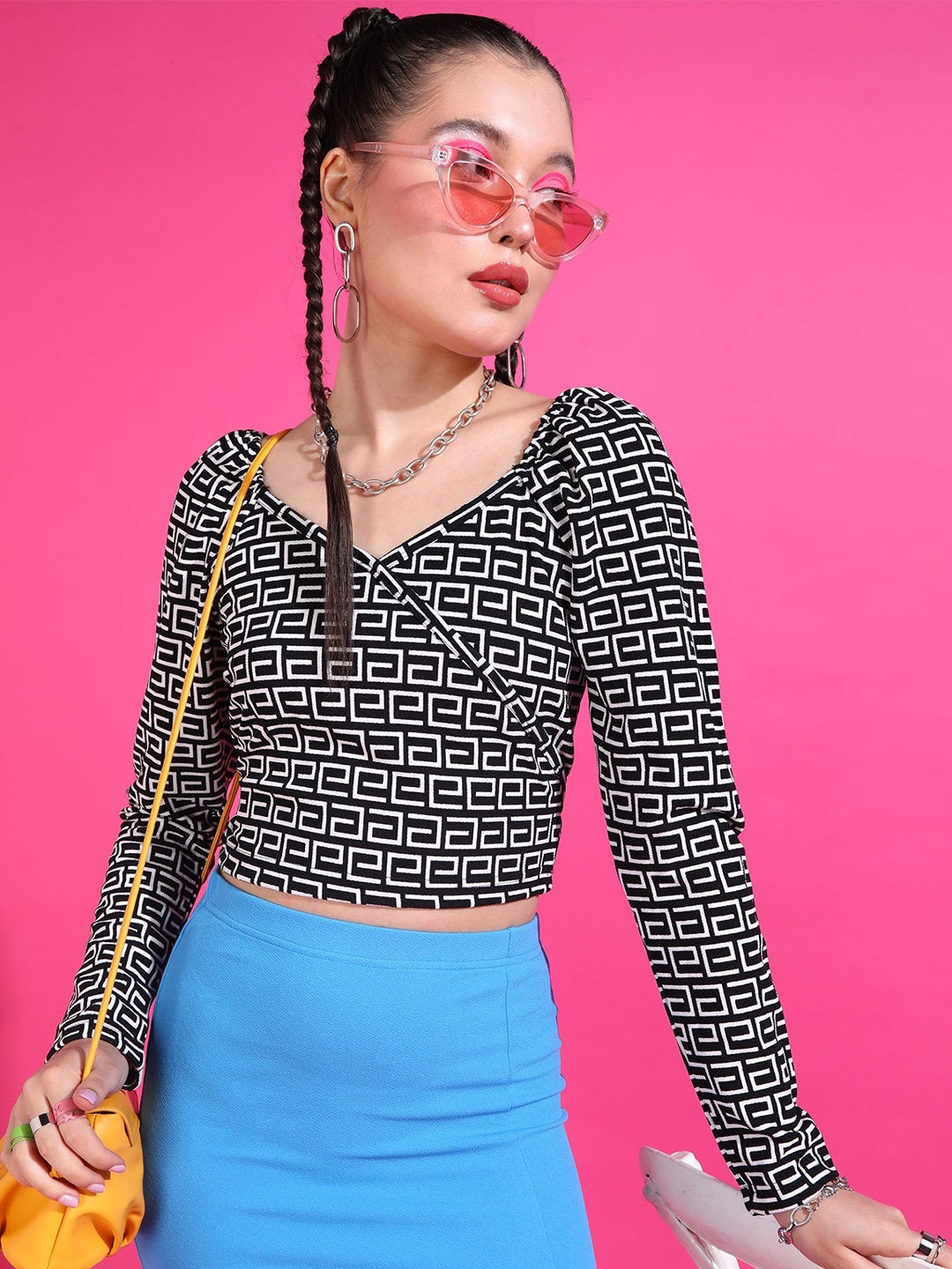 

Popwings Geometric Printed V-Neck Puff Sleeves Tie Ups Detail Crop Top, Black