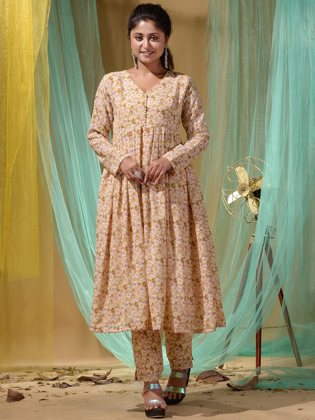 

Disli Floral Printed V-Neck Long Sleeves High Slit Kurta With Trousers, Yellow