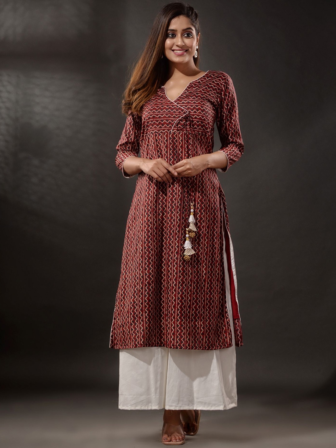 

Disli Striped Angrakha Chanderi Cotton Kurta With Palazzos, Red
