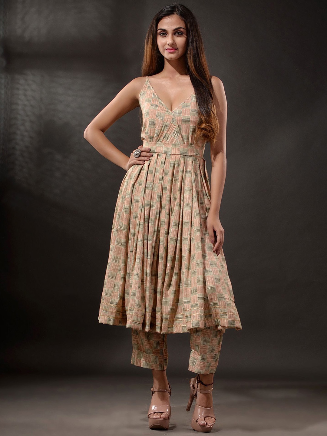 

Disli Geometric Printed Empire Pure Cotton Kurta with Trousers, Peach