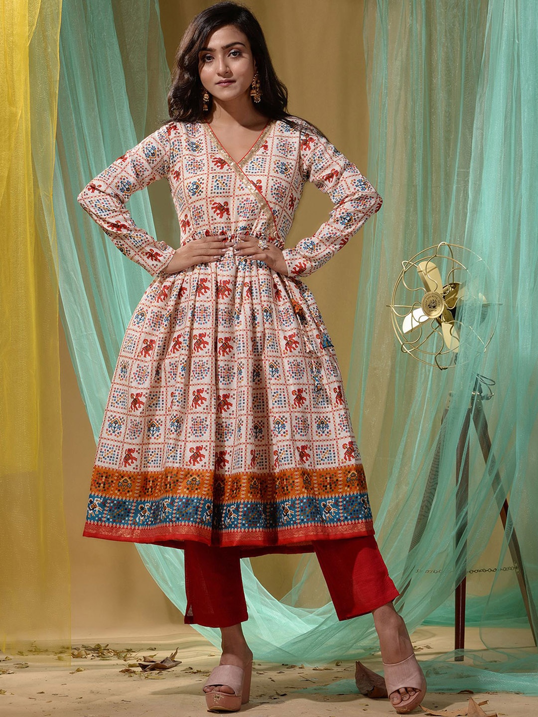 

Disli Ethnic Motifs Printed Angrakha Anarkali Raw Silk Kurta with Trousers, Off white