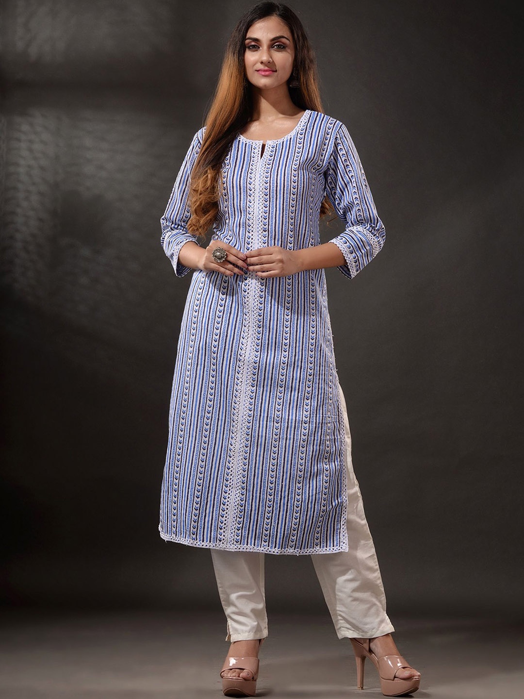 

Disli Geometric Printed Regular Pure Cotton Kurta with Trousers, Blue