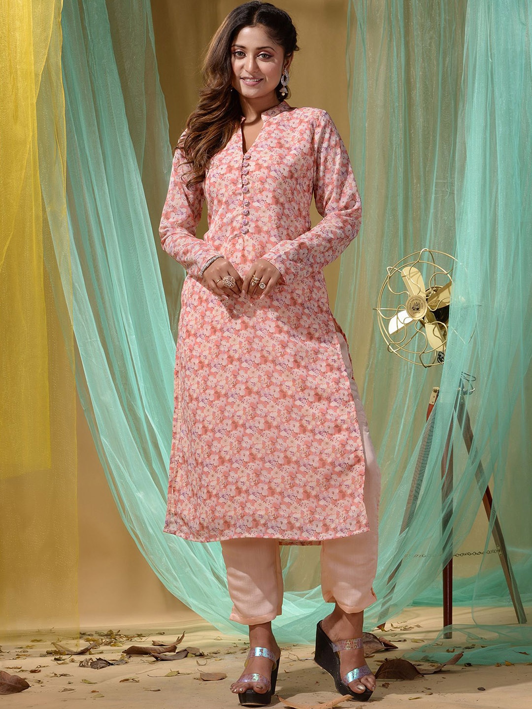 

Disli Ethnic Motifs Printed Regular Kurta with Trousers, Pink