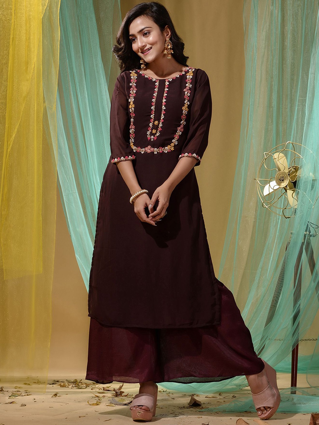 

Disli Floral Yoke Design Regular Thread Work Kurta With Palazzos, Brown