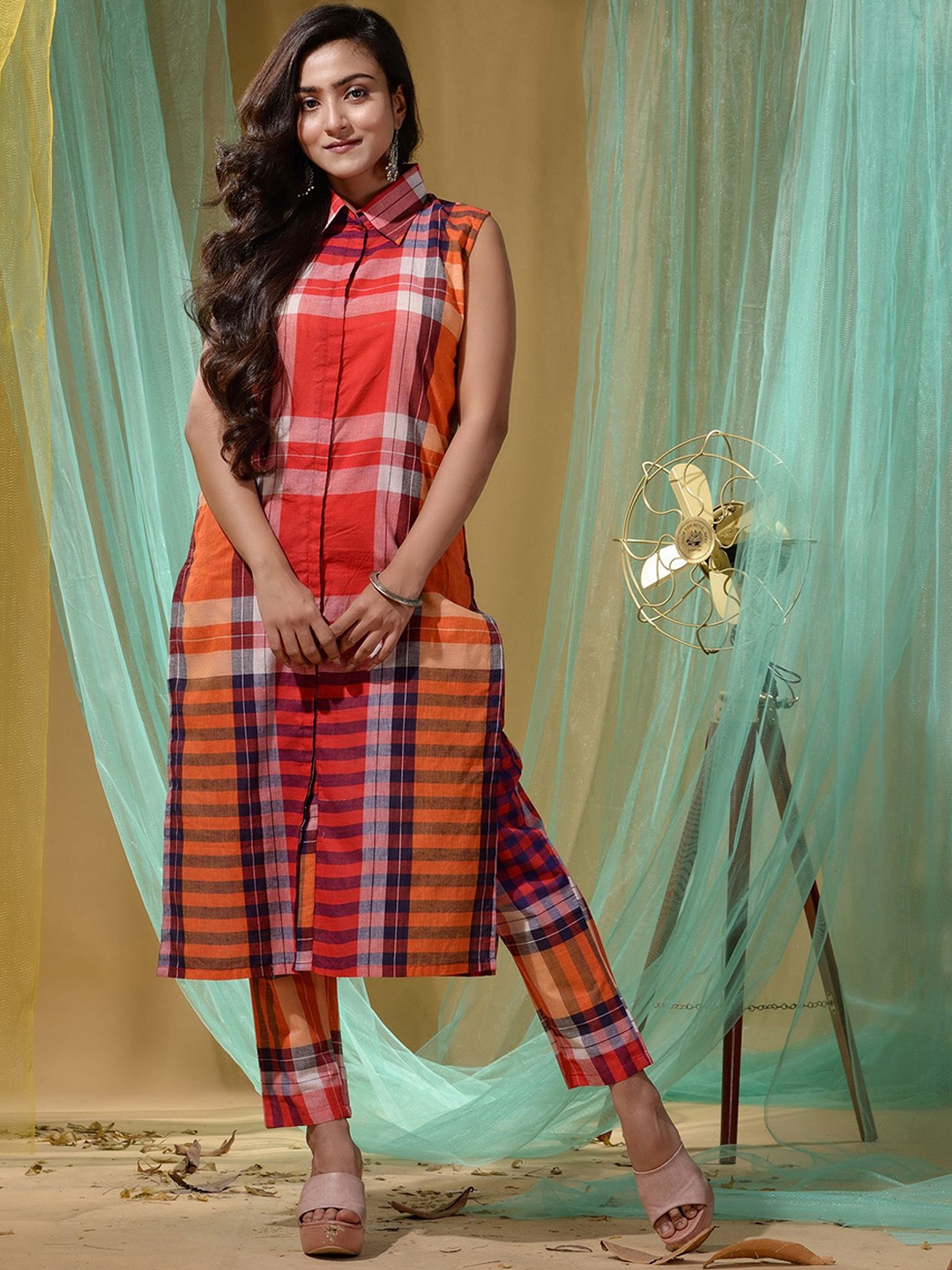 

Disli Checked Shirt Collar Regular Pure Cotton Kurta With Trousers, Red