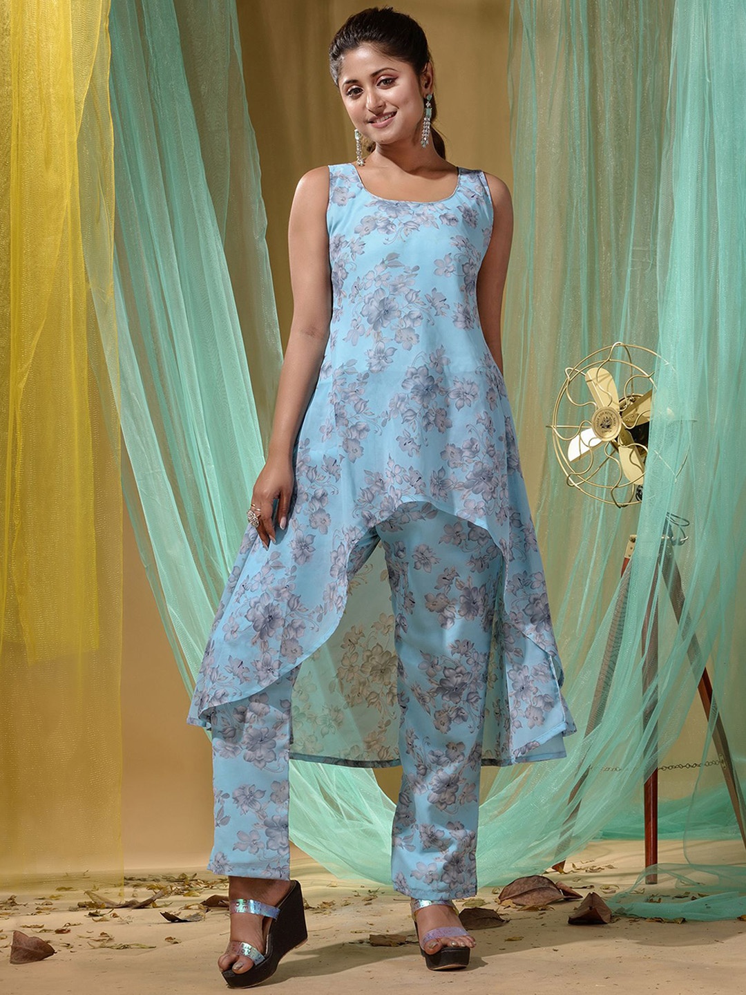 

Disli Floral Printed A-Line Kurta With Trousers, Blue