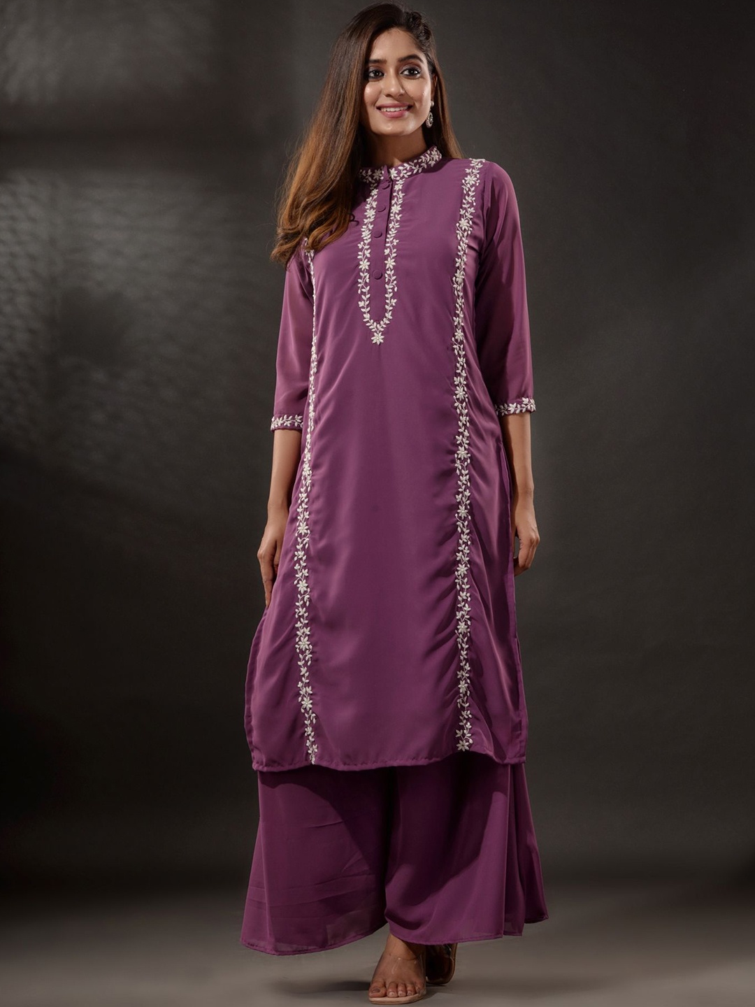 

Disli Floral Embroidered Kurta with Palazzos, Mauve