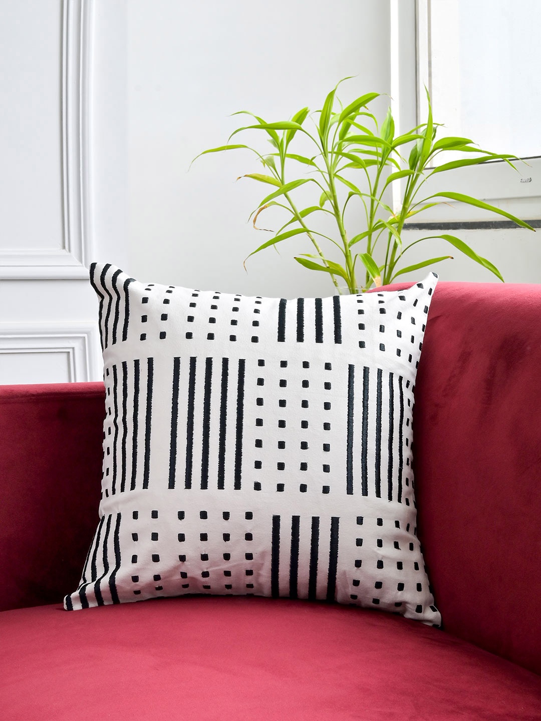 

Tistabene White & Black Geometric Square Cushion Cover