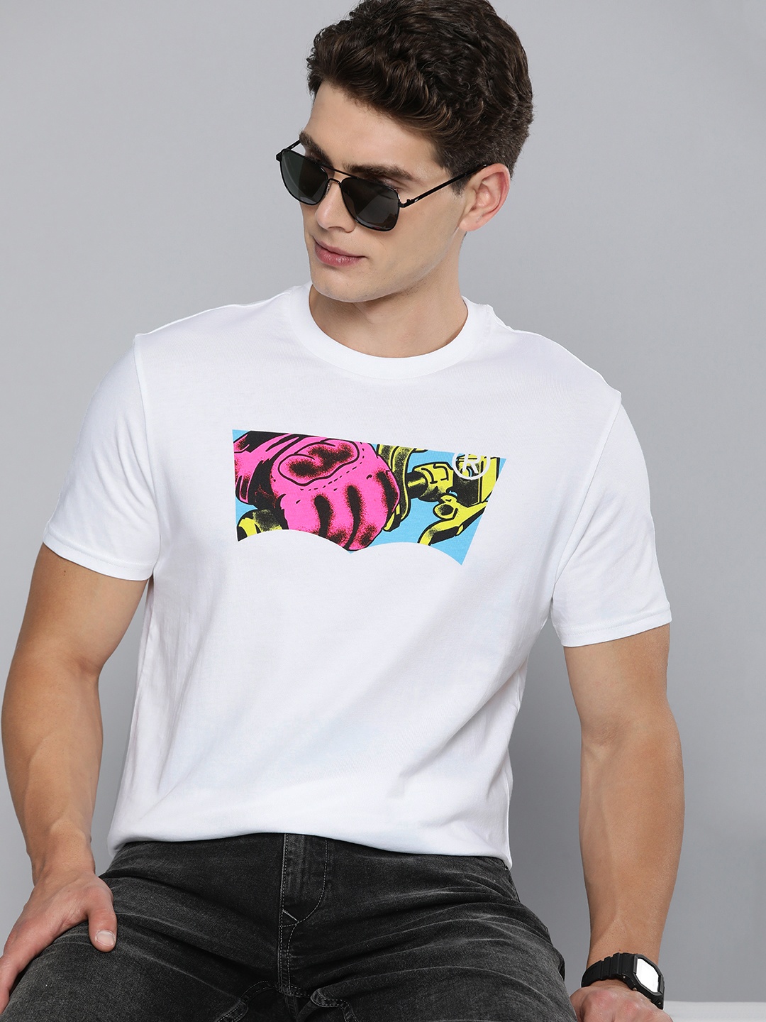 

Levis Men Printed Polo Collar Pure Cotton T-shirt, White