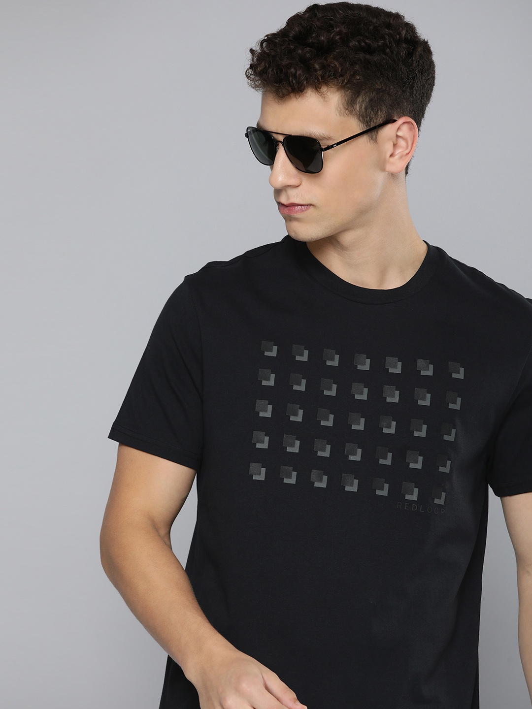 

Levis Men Printed Pure Cotton T-shirt, Black