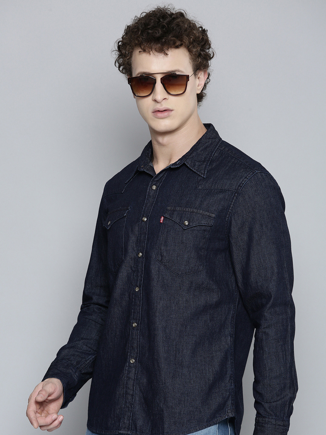 

Levis Men Slim Fit Chambray Pure Cotton Casual Shirt, Navy blue