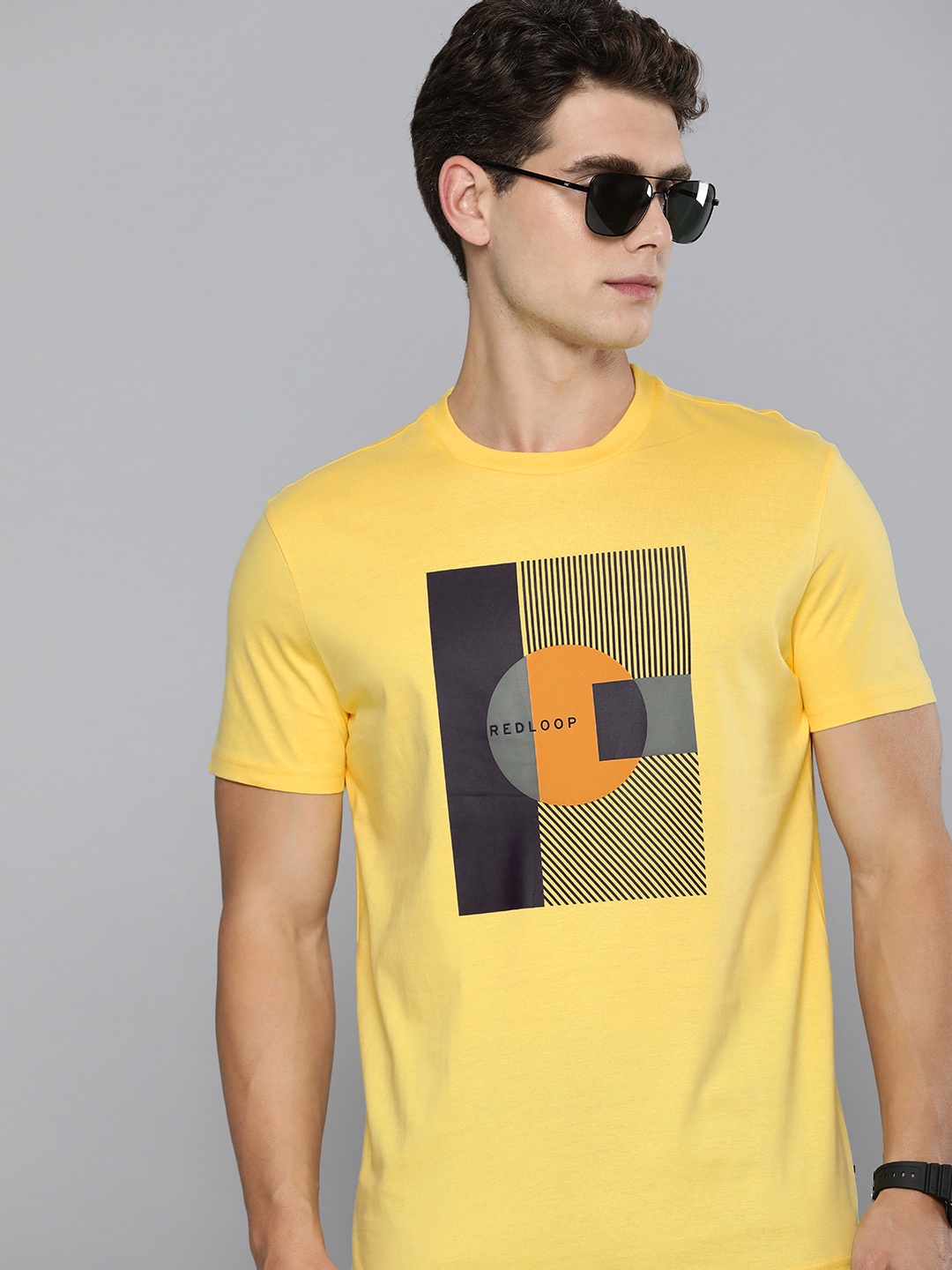 

Levis Men Printed Pure Cotton T-shirt, Yellow