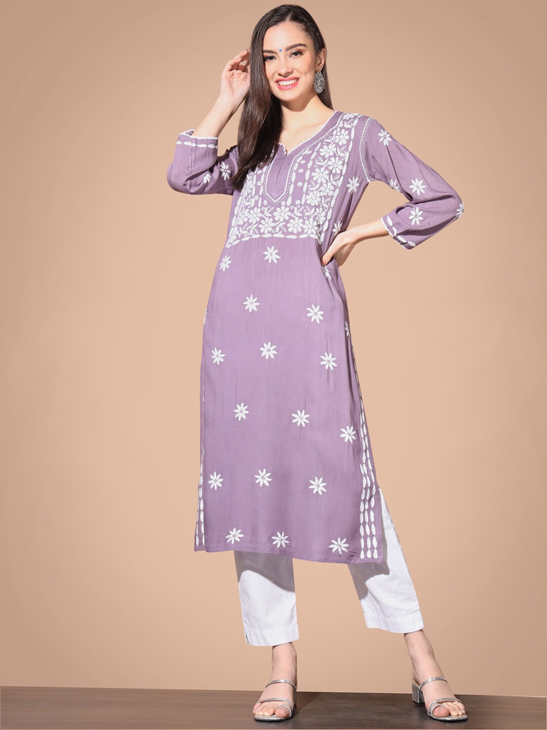 

Ethnava Ethnic Motifs Embroidered V-Neck Cotton Straight Kurta, Purple